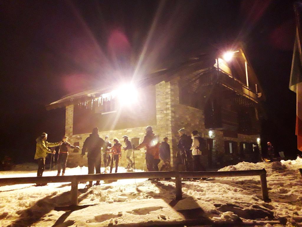 Rifugio Al Lago Del Mortirolo In Inverno Raggiungibile Solo A Piedi Monno 외부 사진