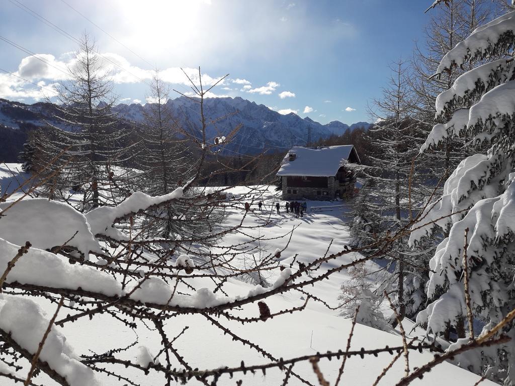 Rifugio Al Lago Del Mortirolo In Inverno Raggiungibile Solo A Piedi Monno 외부 사진