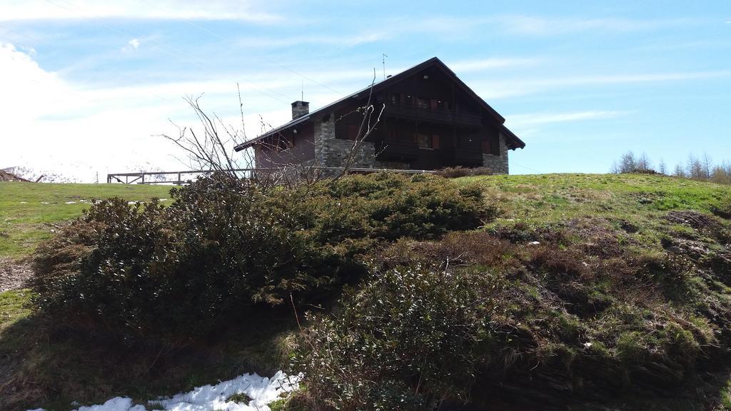 Rifugio Al Lago Del Mortirolo In Inverno Raggiungibile Solo A Piedi Monno 외부 사진