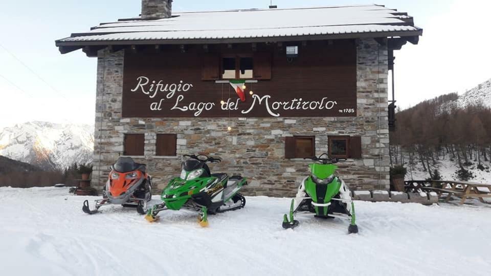 Rifugio Al Lago Del Mortirolo In Inverno Raggiungibile Solo A Piedi Monno 외부 사진
