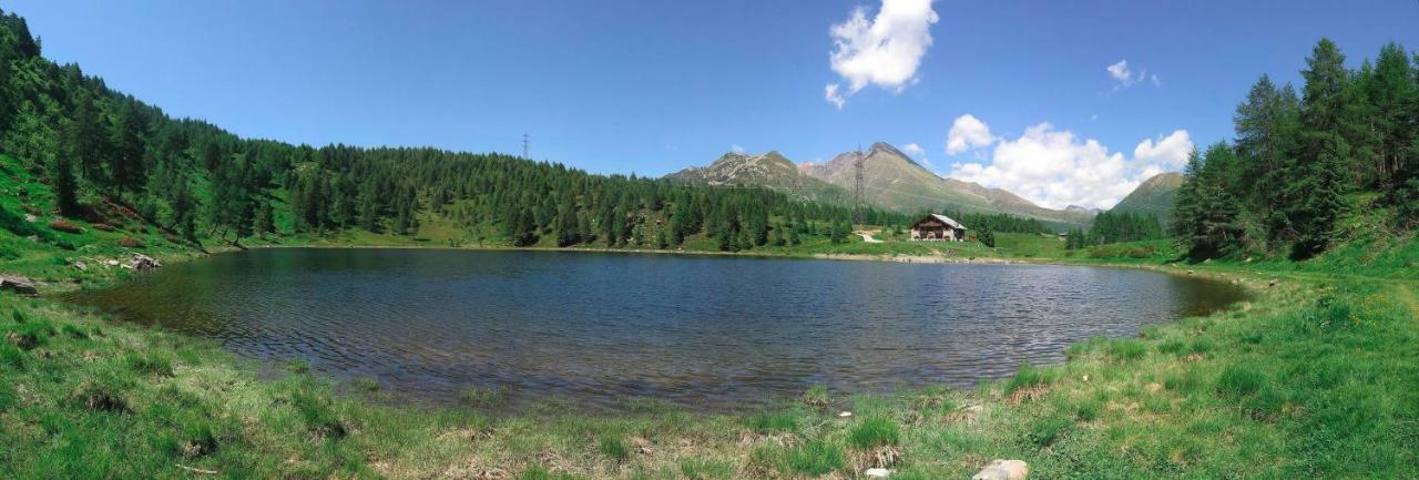 Rifugio Al Lago Del Mortirolo In Inverno Raggiungibile Solo A Piedi Monno 외부 사진